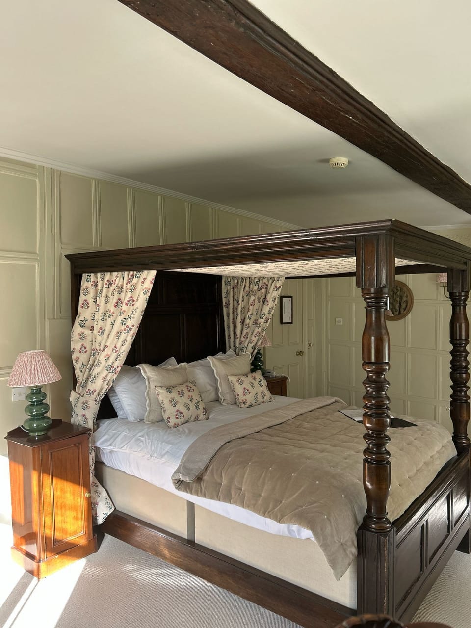 Superior Room, 1 Double Bed | Premium bedding, desk, iron/ironing board (on request), WiFi (free)
