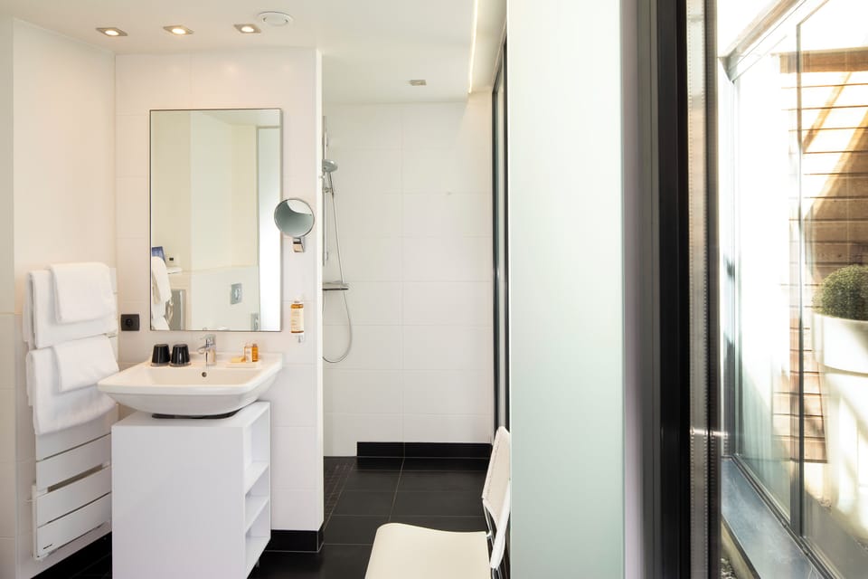 Suite, 1 Queen Bed with Sofa bed | Bathroom | Free toiletries, hair dryer, towels, soap
