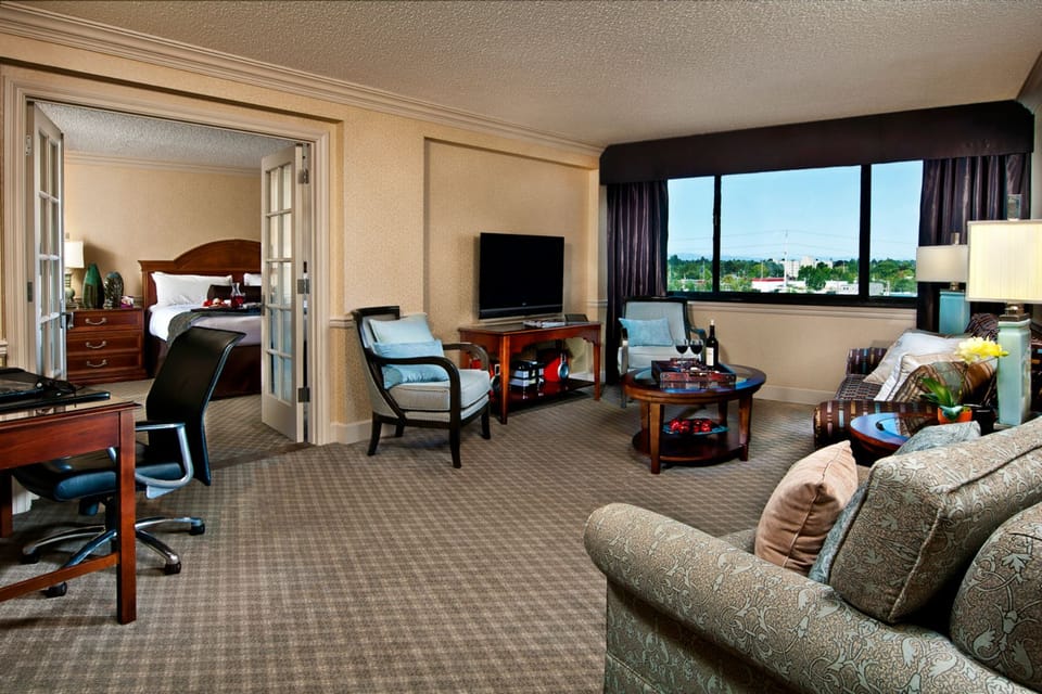 Suite, 1 King Bed (Columbia) | Premium bedding, in-room safe, desk, blackout drapes