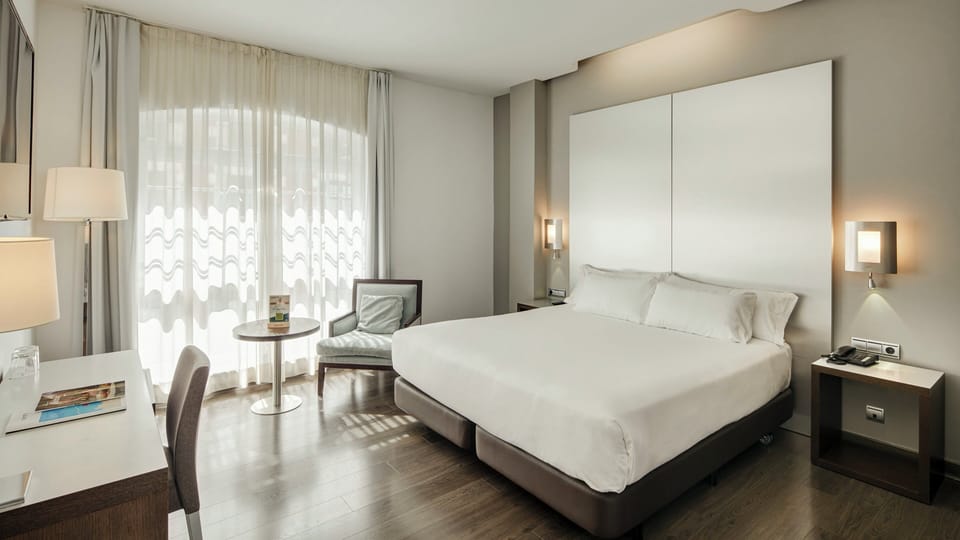 Classic Double Room | Minibar, in-room safe, desk, blackout drapes