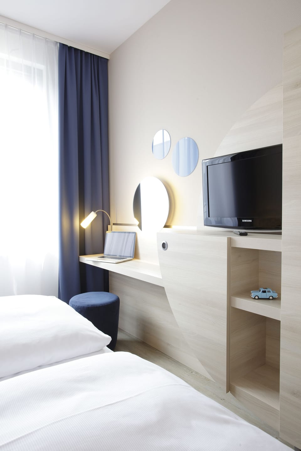 Hypo-allergenic bedding, desk, soundproofing, free WiFi