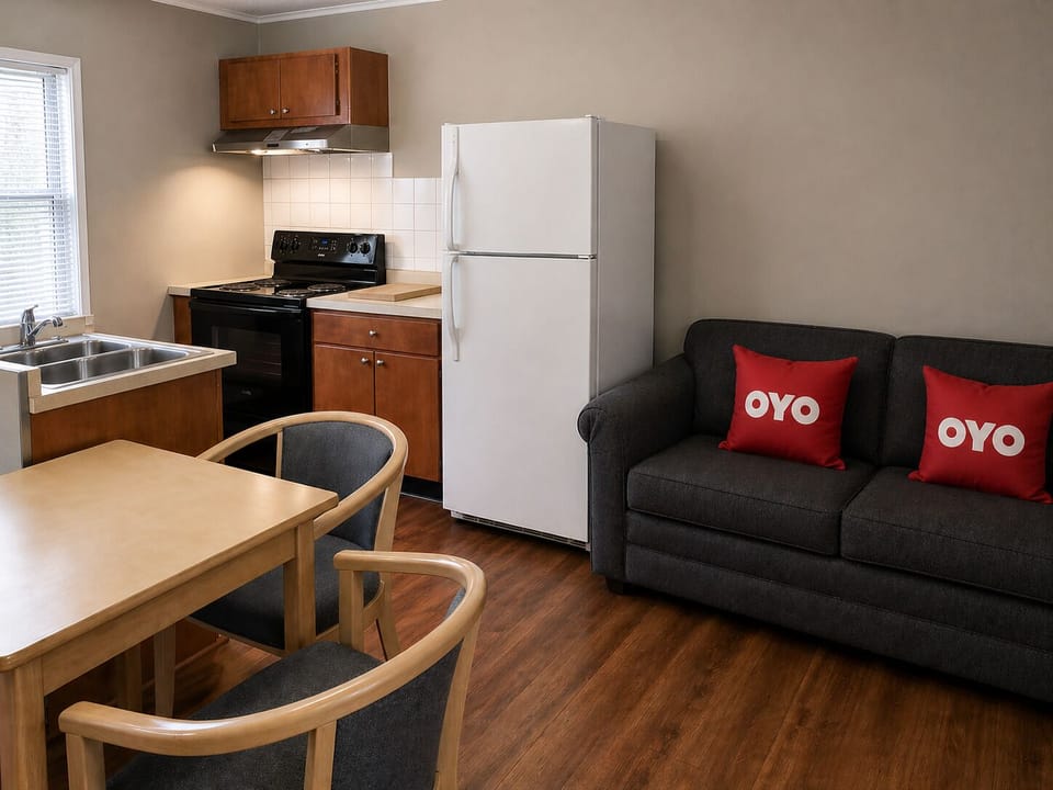 Apartment, 1 Bedroom, Kitchen | Private kitchen | Mini-fridge, microwave, coffee/tea maker