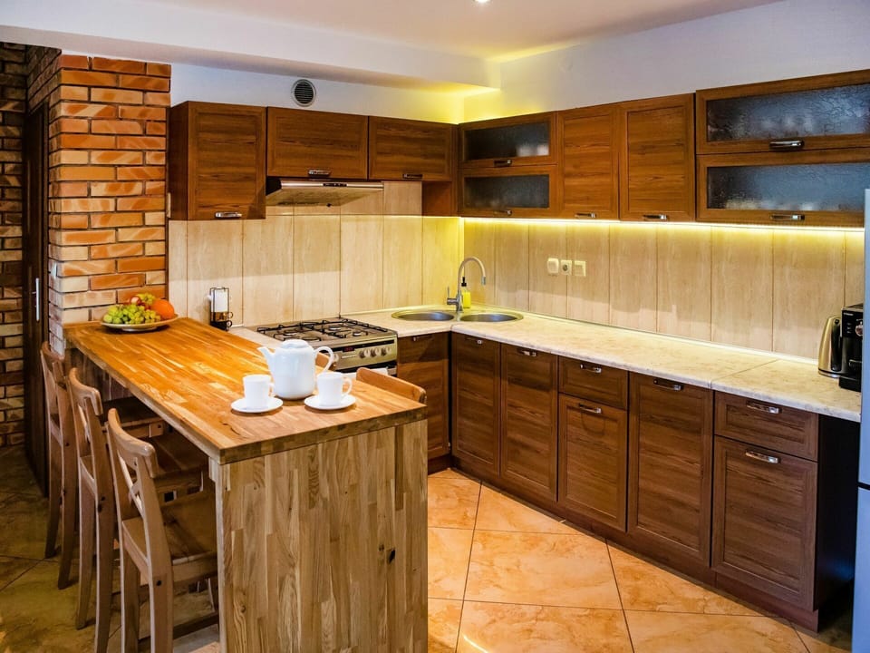 Countertop, Cabinetry, Furniture, Kitchen Sink, Property, Sink, Tap, Kitchen, Wood, Kitchen Appliance
