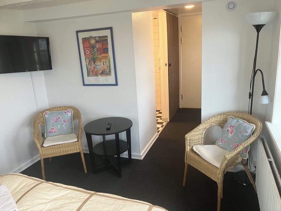 Basic-værelse med 1 dobbeltseng - privat badeværelse | In-room safe, individually decorated, individually furnished