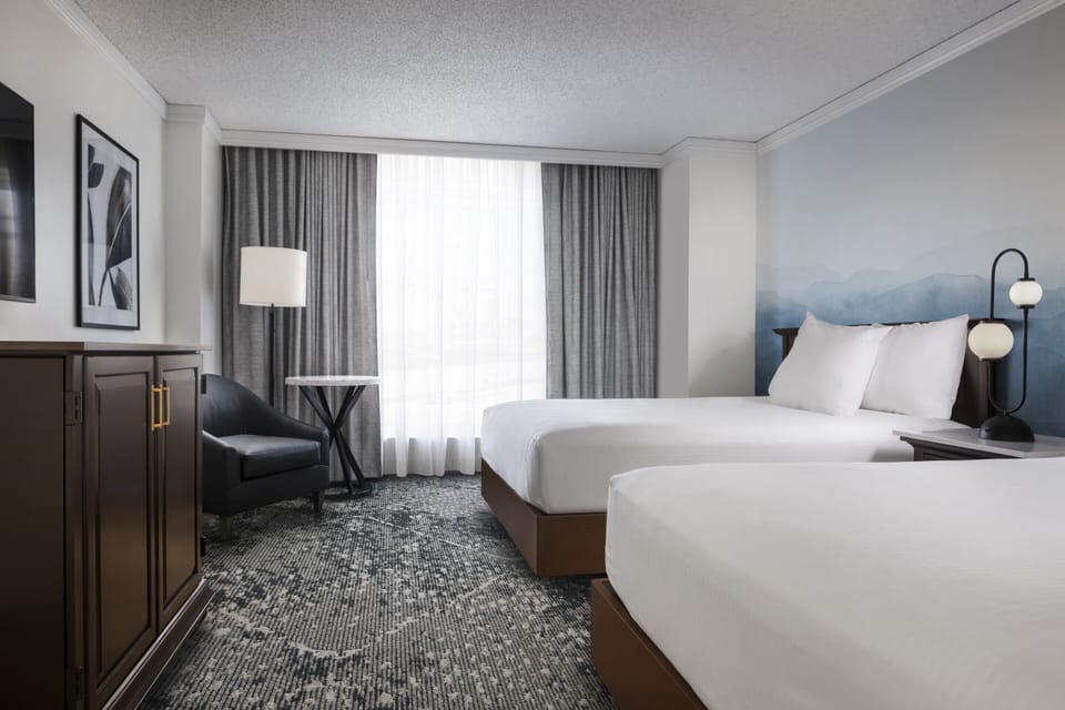Premium bedding, in-room safe, laptop workspace, blackout drapes