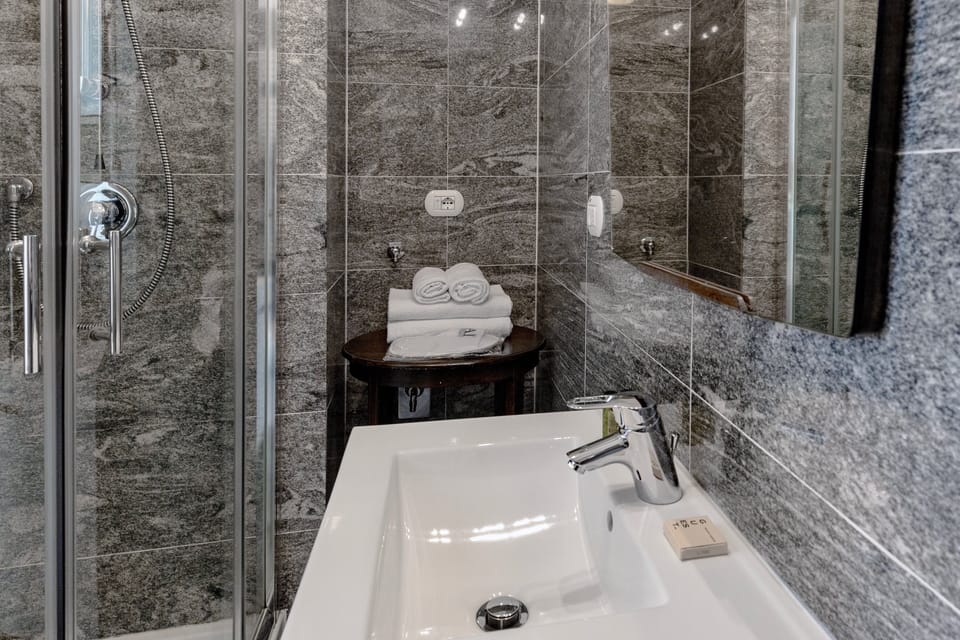 Executive Studio Suite | Bathroom | Shower, free toiletries, hair dryer, slippers