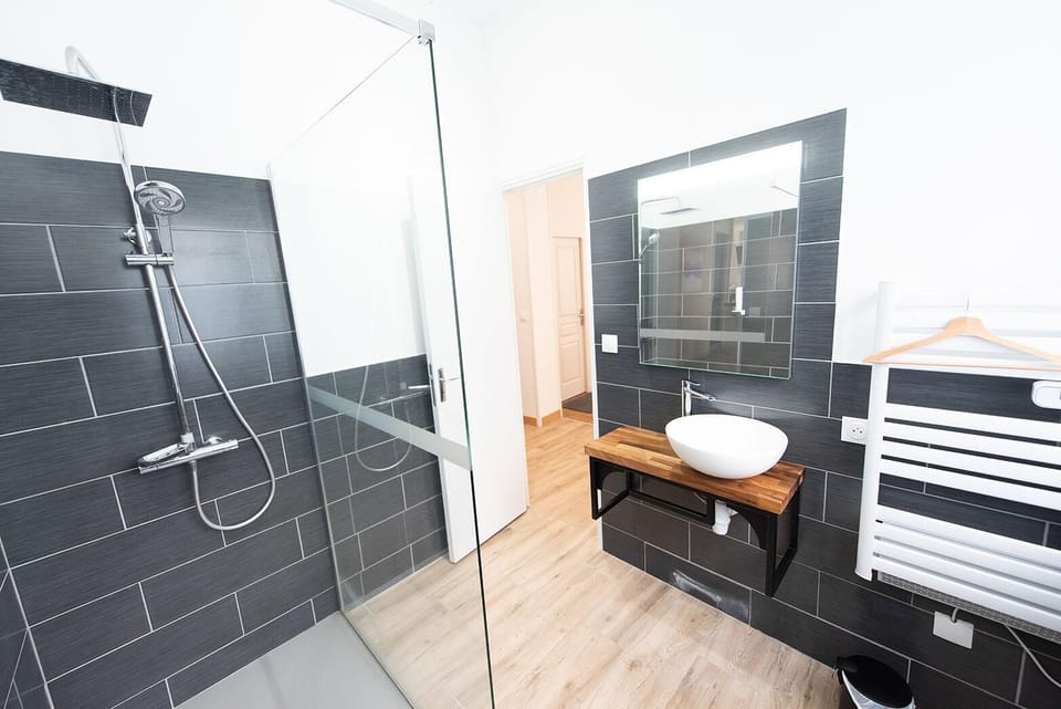 Comfort Double Room | Premium bedding, desk, soundproofing, free WiFi