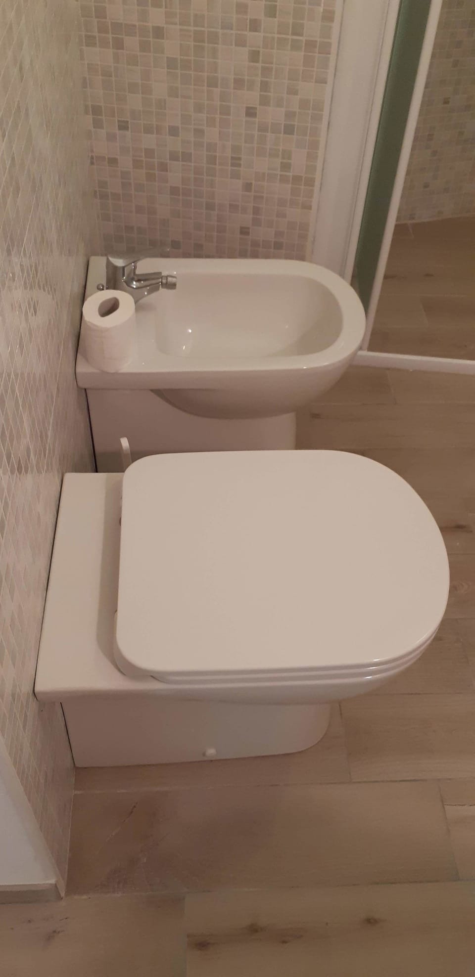 Studio | Bathroom | Shower, hair dryer, bidet, towels