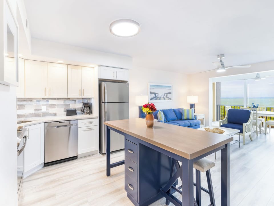 One Bedroom Bayside Villa Premier | Private kitchen | Full-size fridge, microwave, oven, stovetop