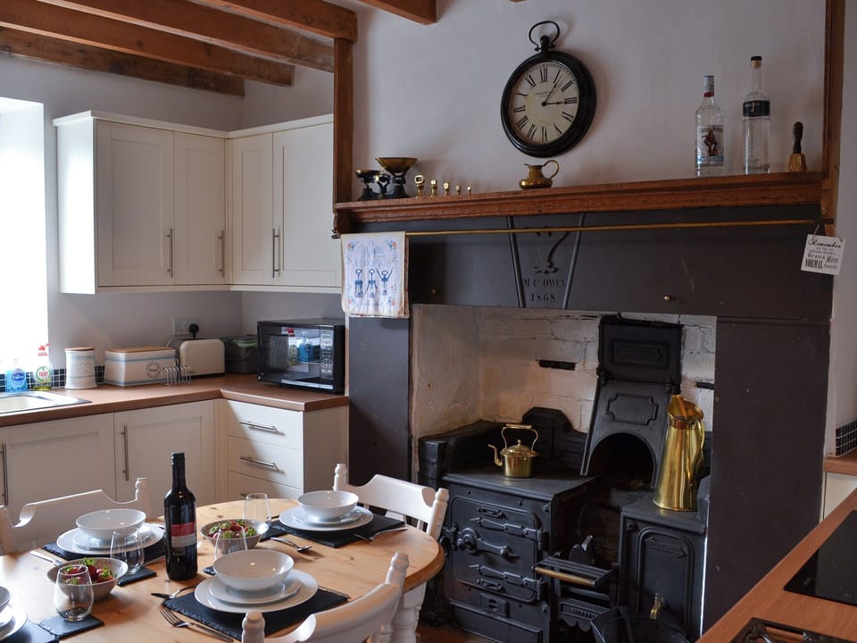 Kitchen / diner | Bwthyn Pabi, Penmachno, near Betws-Y-Coed