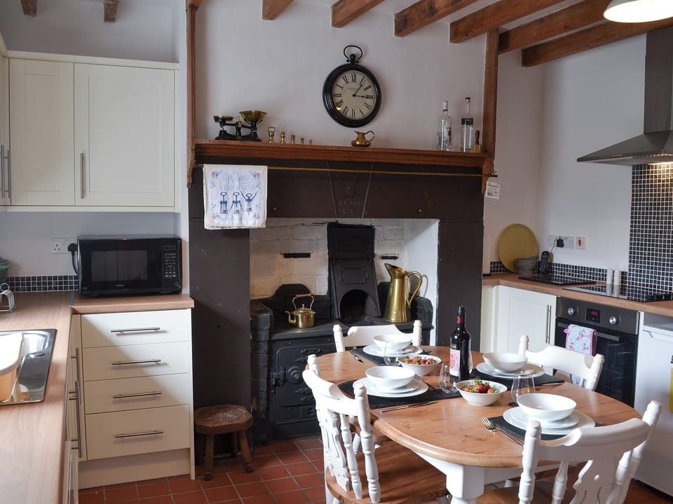 Kitchen / diner | Bwthyn Pabi, Penmachno, near Betws-Y-Coed