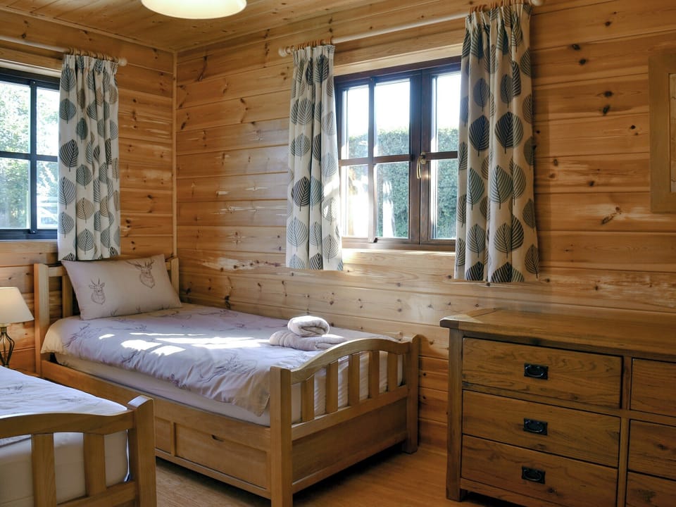 Twin bedroom | West Middlewick Farm - Otter - West Middlewick Farm , Nomansland, near Tiverton