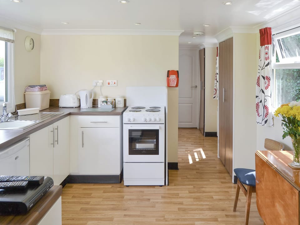 Light and airy open-plan living space | Halcyon - Norfolk Riverside Cottages, Stalham