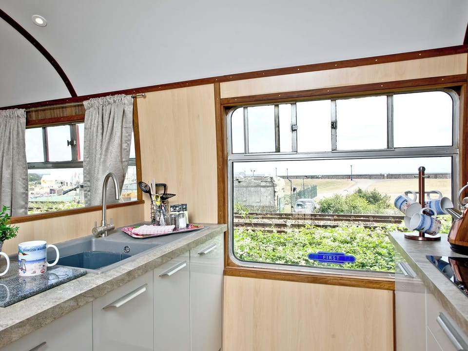 Well equipped kitchen | Brunel Boutique Railway Carriage No 4 - Brunel Boutique Railway Carriages, Dawlish Warren