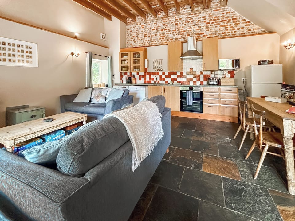kitchen /dining | Kingfisher Oast - Penn Estate, Hollingbourne