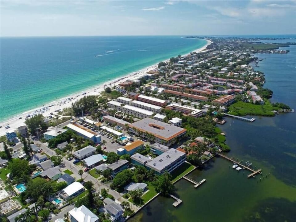 The island is less than 1,000 ft across at the Tortuga's location.