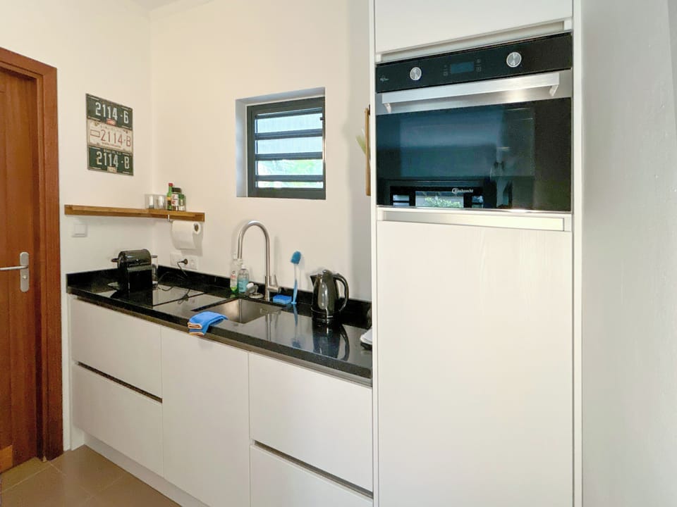 Signature Studio | Private kitchen | Stovetop, dishwasher, espresso maker, coffee/tea maker