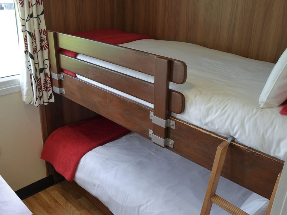 Bunk bedroom | Olive - Norfolk Riverside Cottages, Stalham