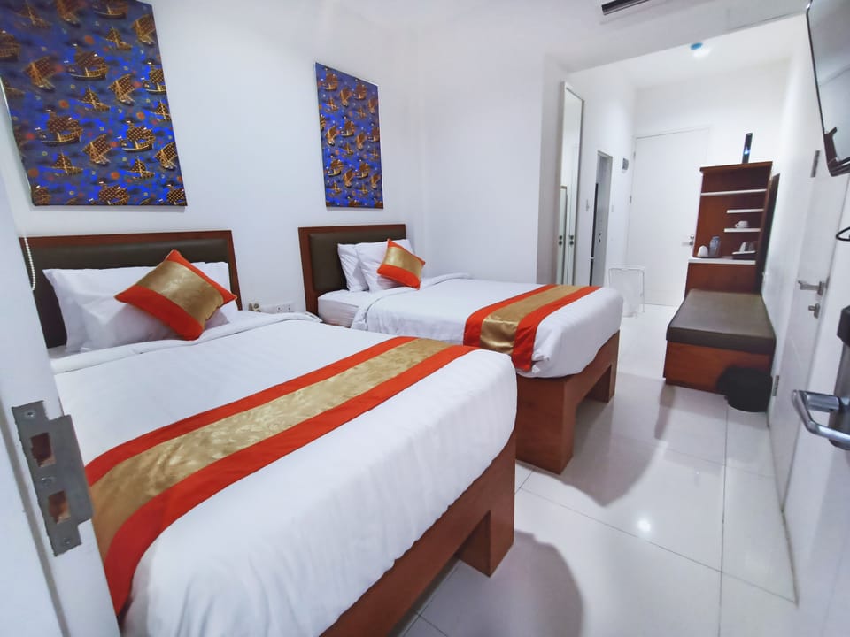 Standard Twin Room | Memory foam beds, desk, laptop workspace, soundproofing