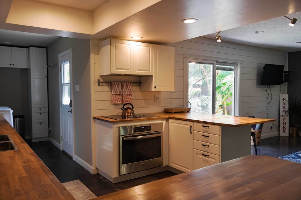 BACK BREAKFAST BAR