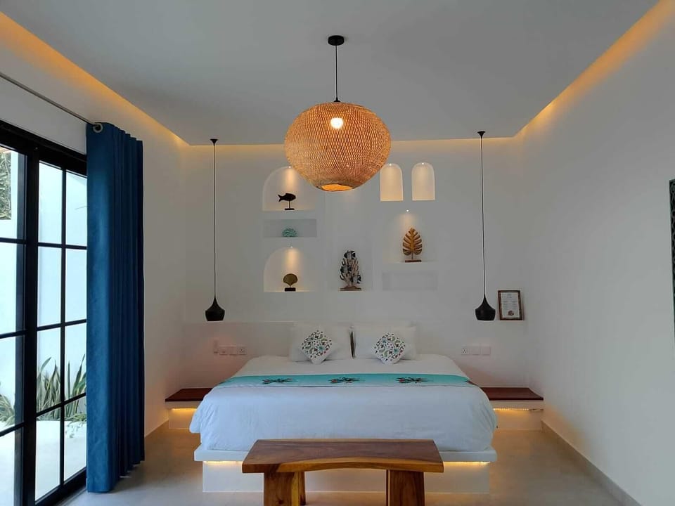 Exclusive Studio Suite | Minibar, in-room safe, desk, blackout drapes