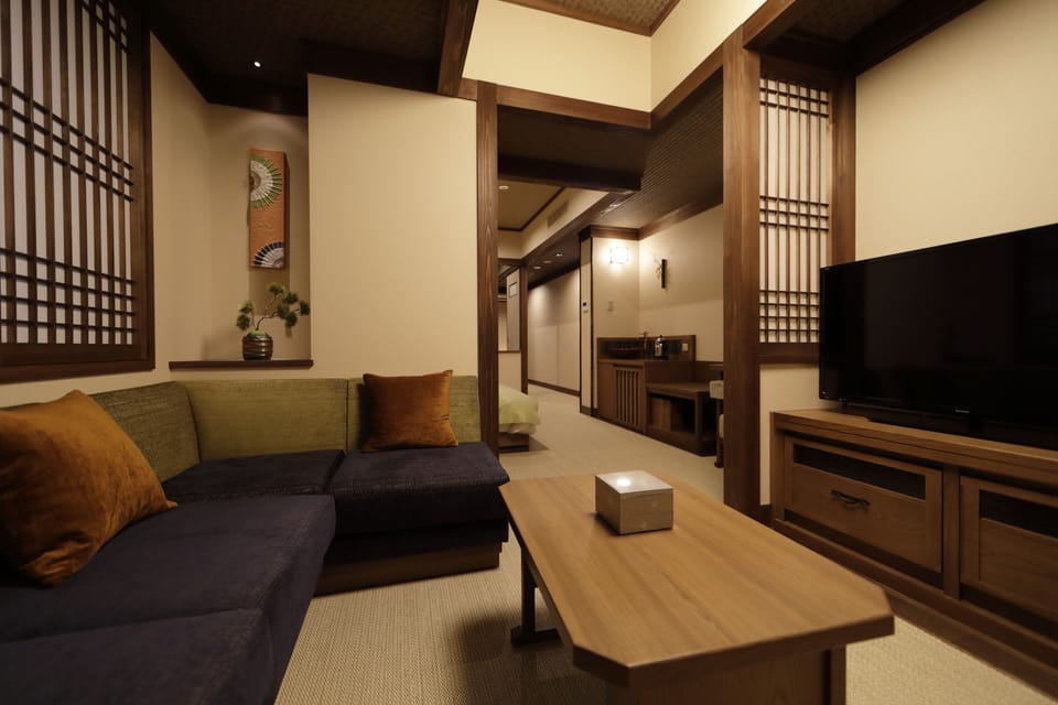 In-room safe, WiFi (free), bed sheets