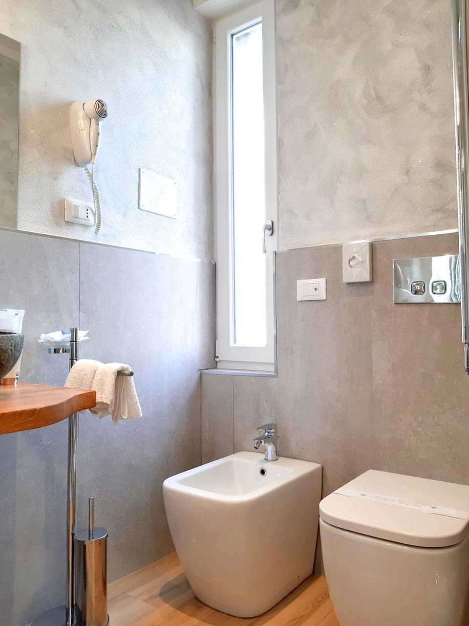 Exclusive Room | Bathroom | Shower, free toiletries, hair dryer, bidet