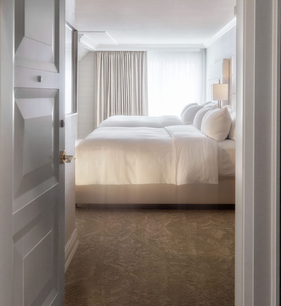 1 bedroom, premium bedding, down comforters, Tempur-Pedic beds