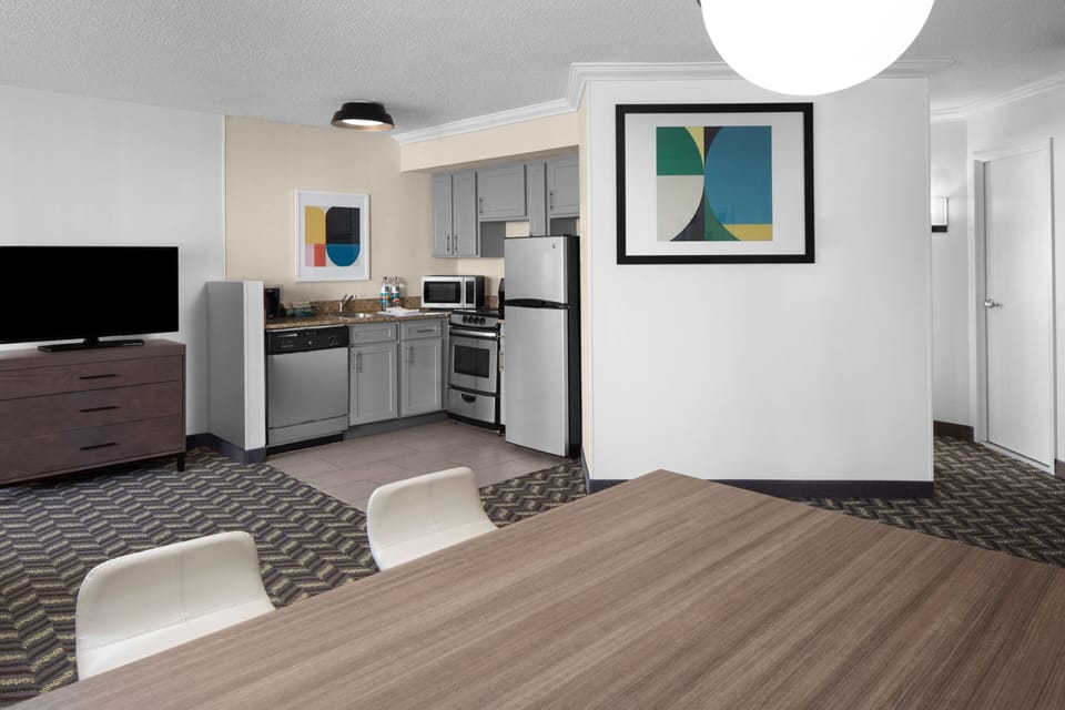 Fridge, microwave, stovetop, dishwasher