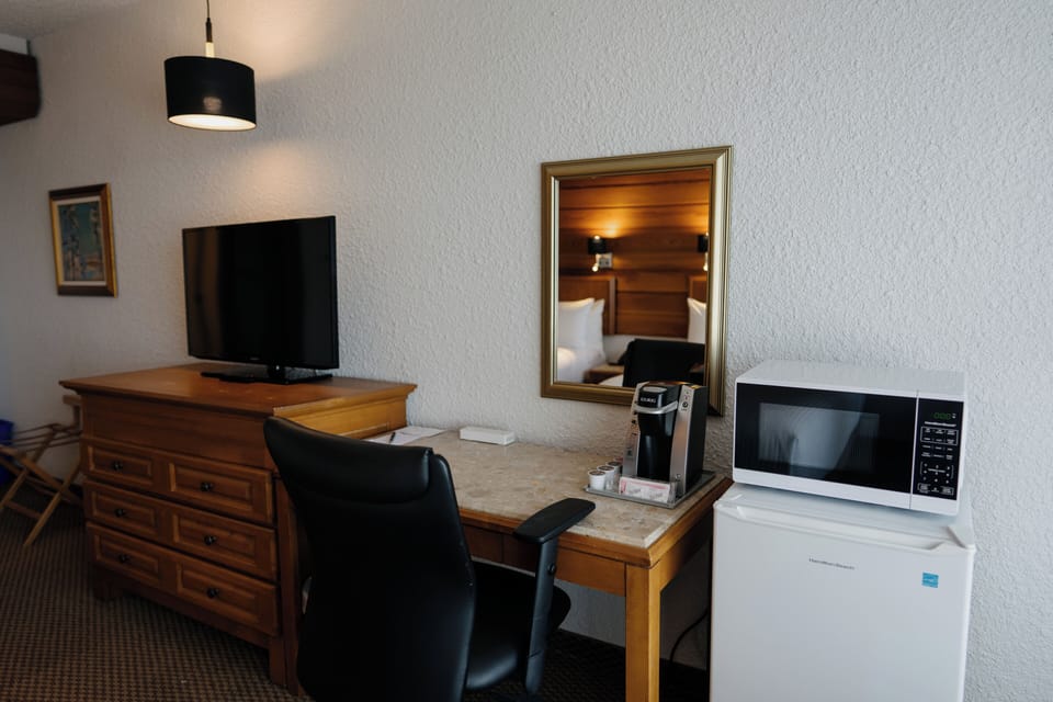 Business Room, 2 Double Beds | Premium bedding, pillowtop beds, individually decorated