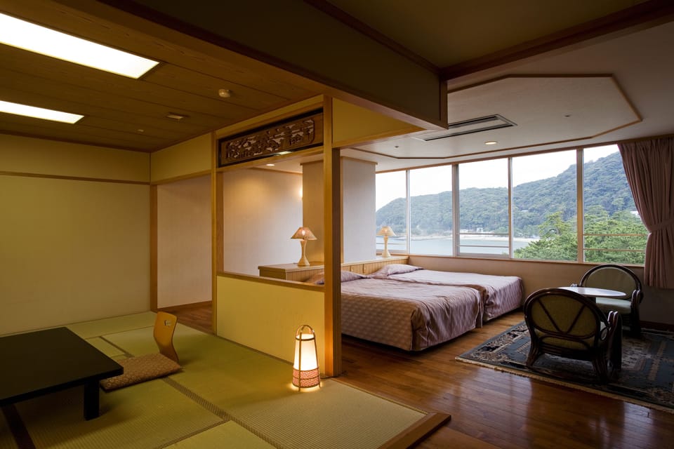 Premium bedding, in-room safe, desk, laptop workspace