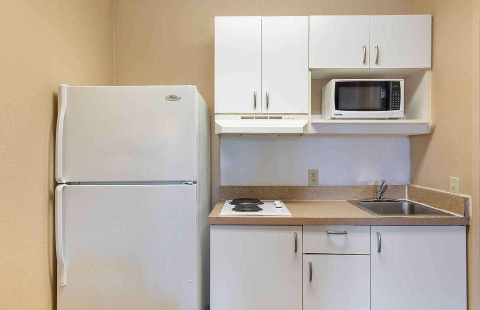 Fridge, microwave, stovetop, coffee/tea maker