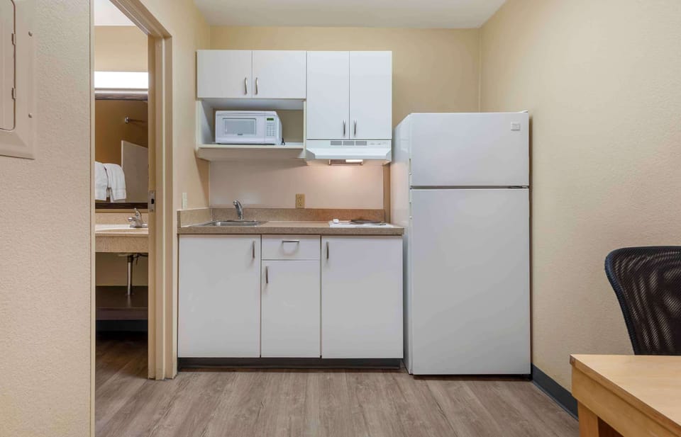 Studio, 2 Double Beds, Non Smoking | Private kitchen | Fridge, microwave, stovetop, coffee/tea maker