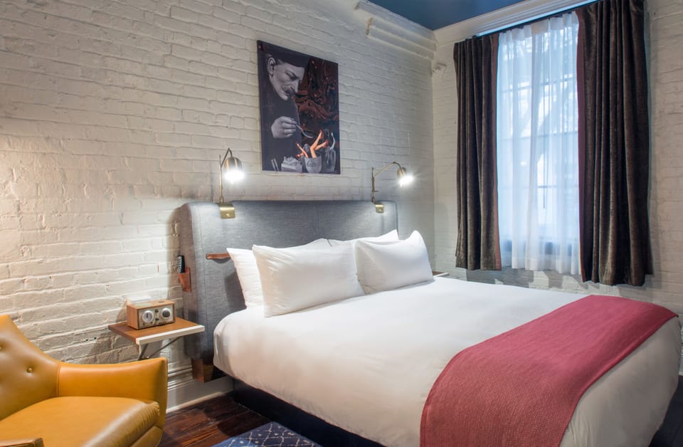 Grande Room, 1 Queen Bed | Premium bedding, down comforters, in-room safe, desk