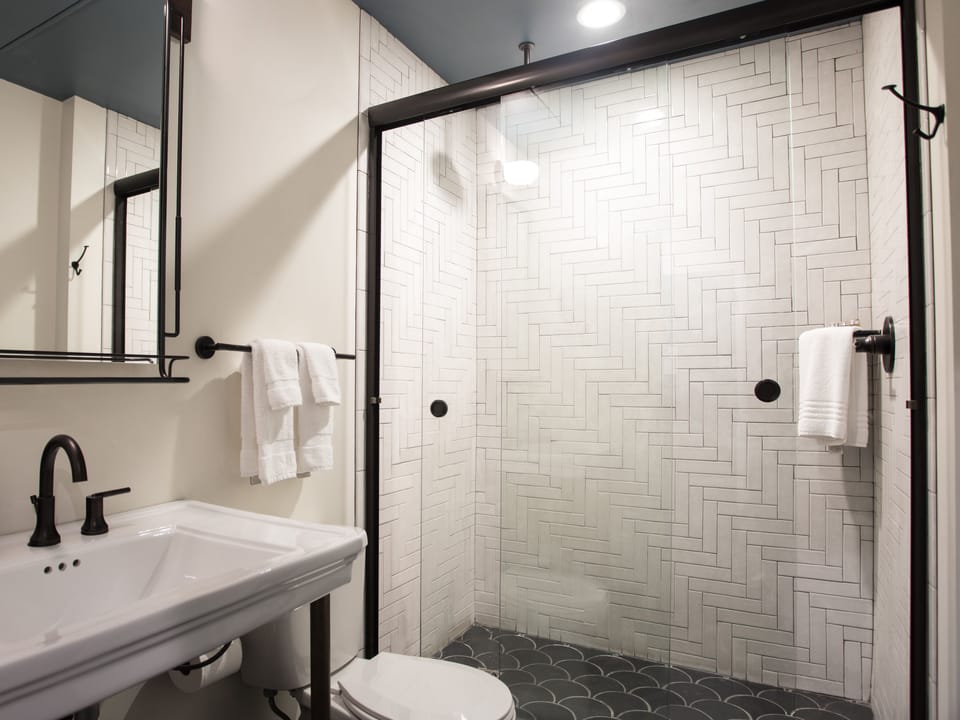 Standard Room, 2 Double Beds (Interior Two Doubles Beds) | Bathroom | Combined shower/tub, eco-friendly toiletries, hair dryer, towels