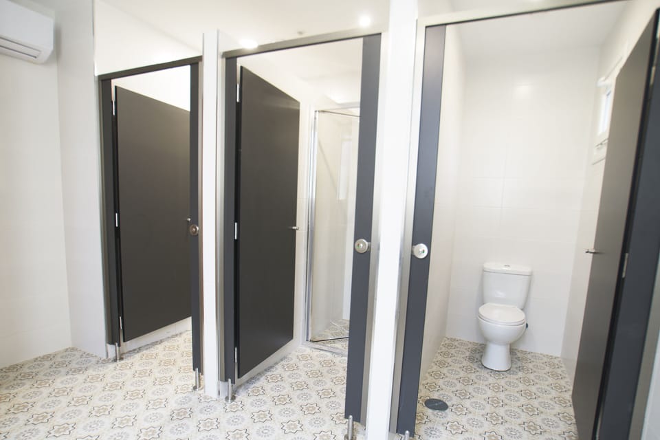 Standard Triple Room | Bathroom shower