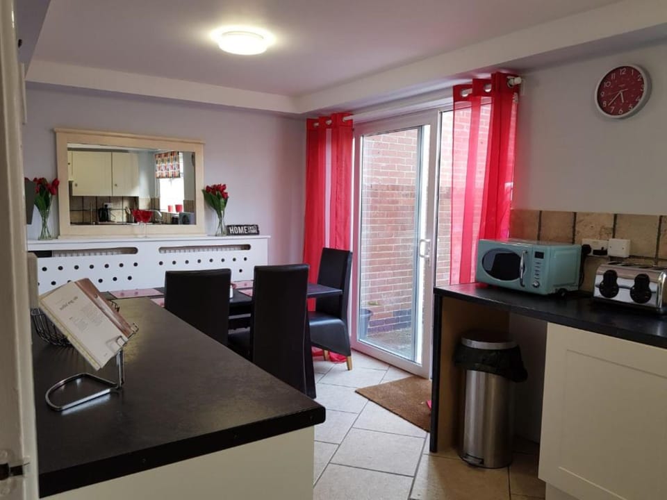 Standard House | In-room dining