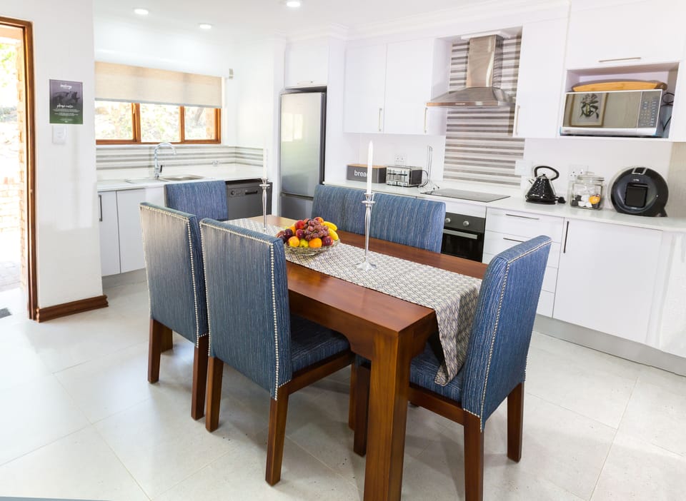 Family Chalet | In-room dining