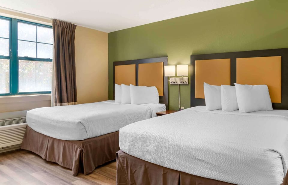 Studio, 2 Double Beds, Non Smoking | Desk, iron/ironing board, WiFi (free), bed sheets