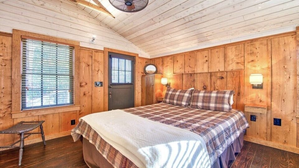 Queen Bed Sleeping Space
