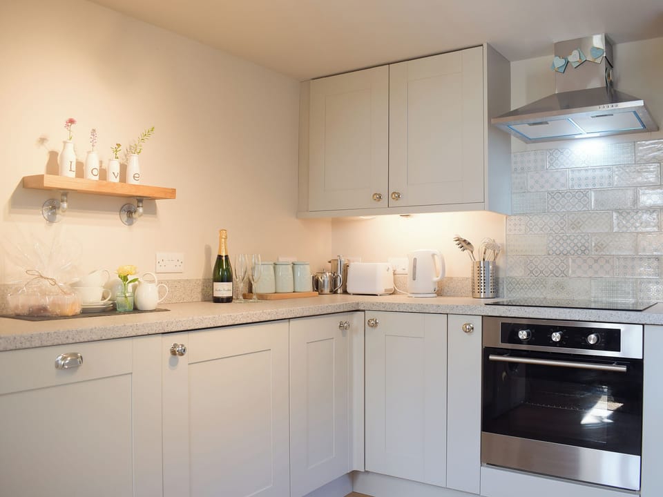 Well-appointed kitchen | The Garden Retreat, Marbury, near Whitchurch