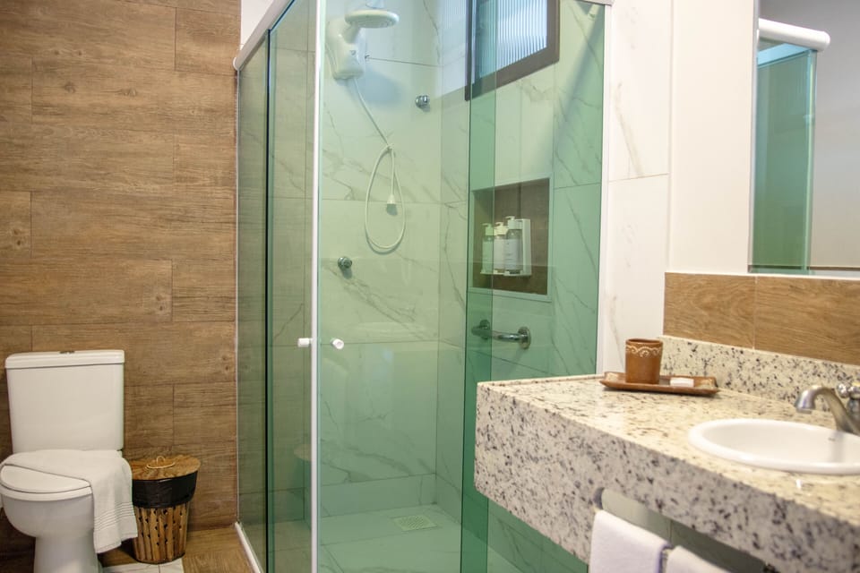 Luxury Suite Sea Front | Bathroom | Shower, free toiletries, towels, soap