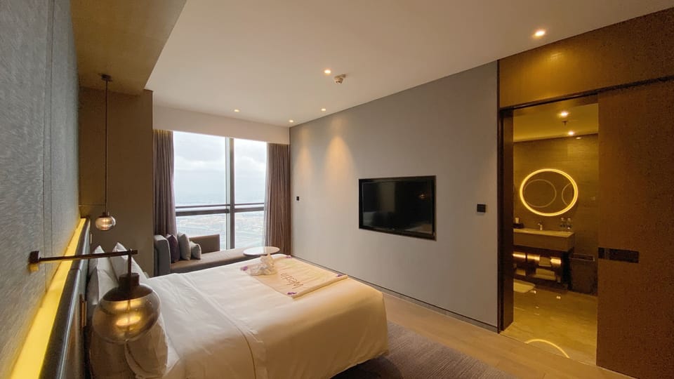 Club Suite, 1 Bedroom (Renewal Suite) | Premium bedding, minibar, in-room safe, desk