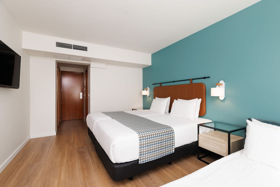 Standard Triple Room | Hypo-allergenic bedding, minibar, in-room safe, desk