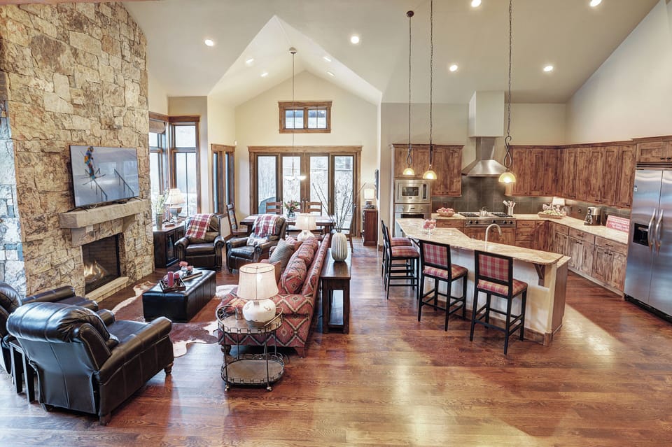 Living Area - Lone Star Lodge - Breckenridge Vacation Rental