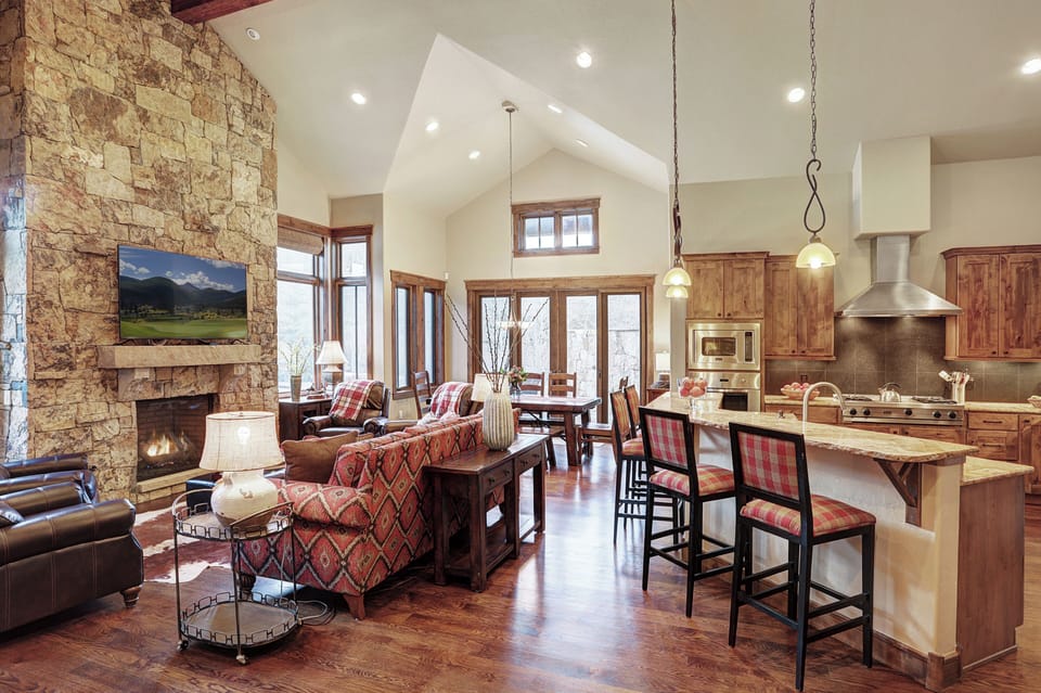 Living Area - Lone Star Lodge - Breckenridge Vacation Rental