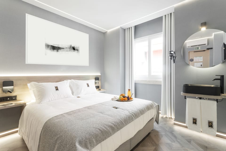 Suite (101) | Premium bedding, down comforters, Select Comfort beds, minibar