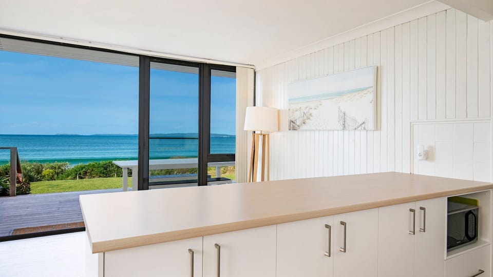 Amazing views, Fantastic chef's kitchen for preparing gourmet meals, Amazing beachfront at your doorstep