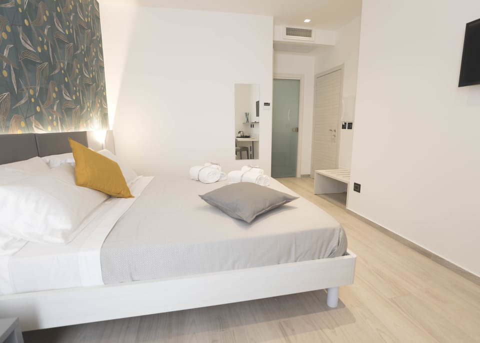 Deluxe Double or Twin Room, Balcony (103) | Premium bedding, down comforters, memory foam beds, minibar