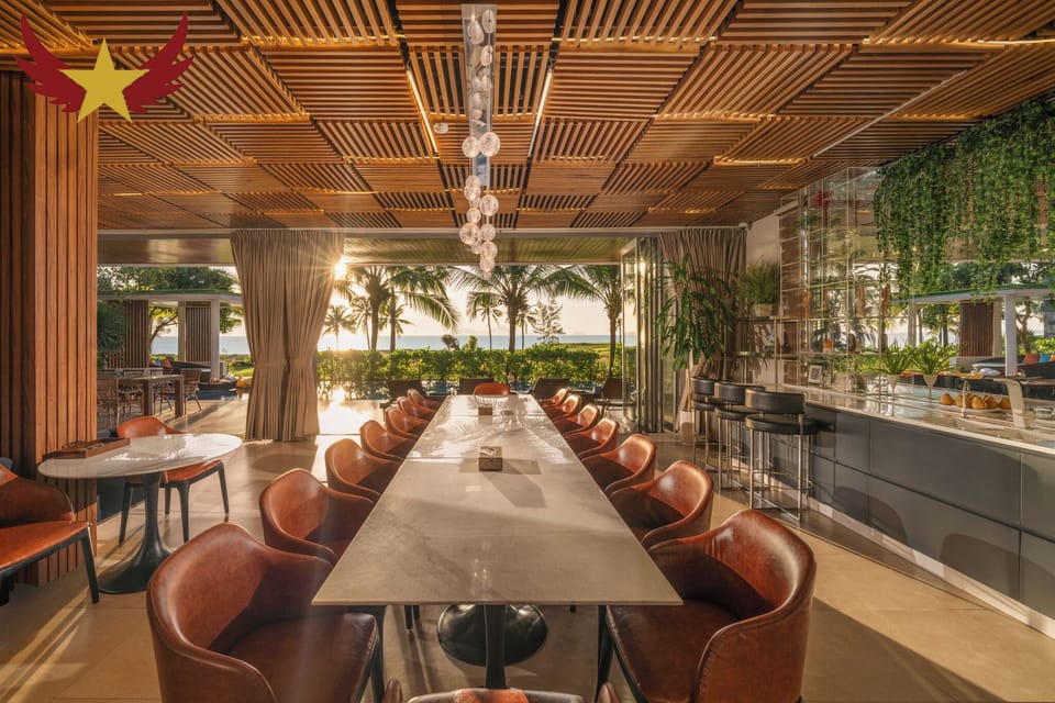 Luxury Villa, Multiple Bedrooms, Sea View | In-room dining